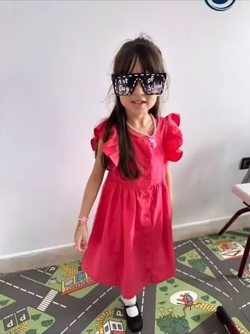 طفلة تشارك في نشاط حسي وحركي داخل Jannati School